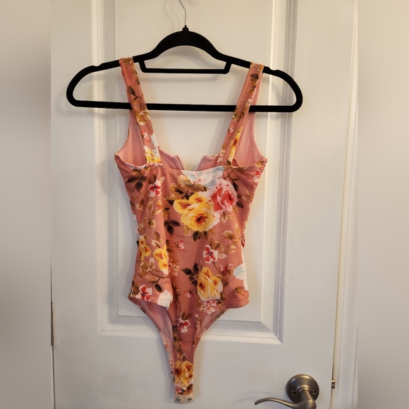 NWT Lulu's Floral Bodysuit - Picture 2 of 8